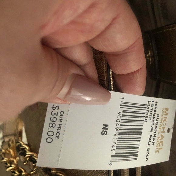 Michel Kors - Picture 2 of 2